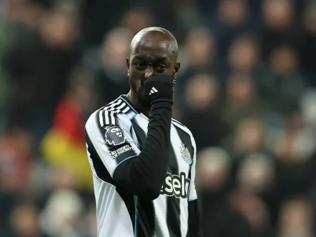 เจาะลึกตลาดซื้อขาย: Newcastle เล็งปล่อย Wissa พร้อมอัปเดตสถานการณ์ Julian Alvarez และอนาคตของ Steven Gerrard