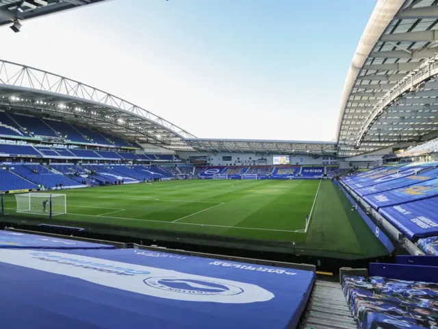 วิเคราะห์เจาะลึก Brighton ปะทะ Chelsea: สถิติสวนทางและเก้าอี้ที่เริ่มร้อนของ Liam Rosenior