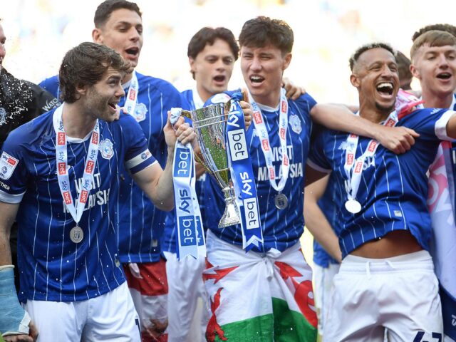 Cardiff ฉลองการเลื่อนชั้น: วิเคราะห์ความสำเร็จและเป้าหมายสู่ Premier League