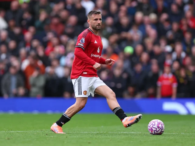 วิเคราะห์ชัยชนะเหนือ Brentford: Manchester United กับสถิติที่น่ากังวลของ Luke Shaw ท่ามกลางเส้นทางสู่ Champions League