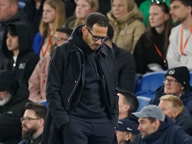 Liam Rosenior ระเบิดอารมณ์ใส่แข้ง Chelsea พร้อมคำเตือนวิกฤต: ‘บางอย่างต้องเปลี่ยนแปลงเดี๋ยวนี้’