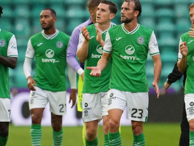 ความร้าวรานซ้ำซากในฤดูกาลแห่งหยาดน้ำตา: เมื่อ Hibs ปล่อยให้ชัยชนะหลุดลอยในสมรภูมิ Easter Road