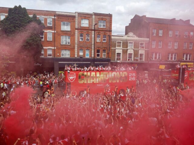 การวิเคราะห์การเคลื่อนที่เชิงมวล: Arsenal ดำเนินกระบวนการพาเหรดฉลองแชมป์ท่ามกลางสภาวะการสูญเสียพลังงานใน Champions League