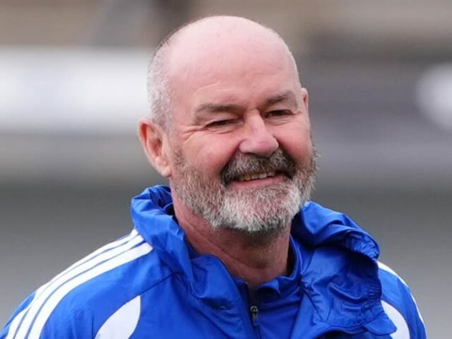 พันธสัญญาแห่งขุนเขา: Steve Clarke กับการจารึกนามในวิหารศักดิ์สิทธิ์และกงล้อแห่งโชคชะตาที่ยังไม่หยุดหมุน