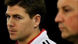 จากราตรีที่รุ่งโรจน์สู่ความสับสนในมโนสำนึก: เมื่อ Steven Gerrard เกือบหันหลังให้ยอดเสาไฟแห่ง Anfield