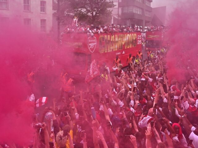 วิเคราะห์ปรากฏการณ์สีแดงฉาน: Arsenal กับการเฉลิมฉลองแชมป์ในรอบ 22 ปี