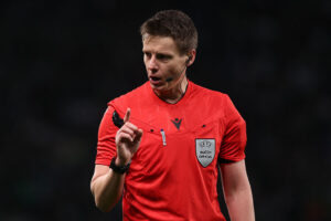 การวิเคราะห์ตัวแปรควบคุม: Daniel Siebert ได้รับการบรรจุเข้าสู่ระบบการตัดสินแมตช์ระหว่าง Arsenal และ PSG