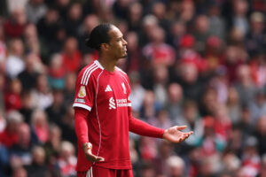 ปฐมบทแห่งการห้ำหั่น ณ วิหารเหล็ก: คาดการณ์ทัพ Liverpool บุกรัง Aston Villa โดยมี Isak และ Wirtz เป็นหัวหมู่ทะลวงฟัน