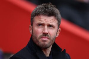 รายงานการวิเคราะห์: Manchester United เตรียมดำเนินการเจรจาสถานะถาวรกับ Michael Carrick หลังบรรลุเป้าหมายเชิงโครงสร้างใน Champions League