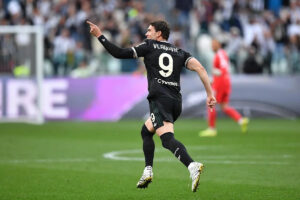 เจาะลึกตัวเลขและโอกาส: Bayern Munich เปิดฉากเจรจาคว้าตัว Dušan Vlahović เสริมคมแนวรุก