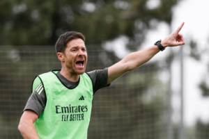 มหากาพย์แห่งสแตมฟอร์ด บริดจ์: เมื่อ Xabi Alonso กลายเป็นแสงประภาคารที่เหล่านักรบ Chelsea ถวิลหา