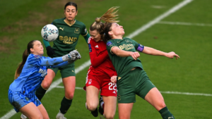 โศกนาฏกรรมใต้เงาเมฆ: เมื่อหยาดเหงื่อของเหล่าสตรีแห่ง Plymouth Argyle ถูกลบเลือนด้วยอีเมลเพียงฉบับเดียว