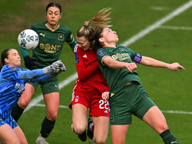 โศกนาฏกรรมใต้เงาเมฆ: เมื่อหยาดเหงื่อของเหล่าสตรีแห่ง Plymouth Argyle ถูกลบเลือนด้วยอีเมลเพียงฉบับเดียว