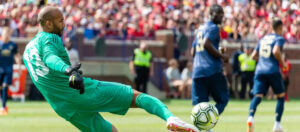 Lee Grant: จากเงาในโรงละครแห่งความฝัน สู่การจารึกบทใหม่ ณ ดินแดนแห่งอุตสาหกรรม Walsall