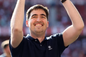 Andoni Iraola: กุนซือผู้กล้ากับภารกิจกู้คืน ‘Swagger’ และตัวเลขที่น่าทึ่งสู่ Liverpool