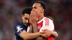 วิเคราะห์ข้อมูลหลังเกม: เมื่อ Arsenal ปะทะ PSG ยอดชมเถื่อนพุ่ง 16.2 ล้านครั้ง หลังหลุดผังฟรีทีวี