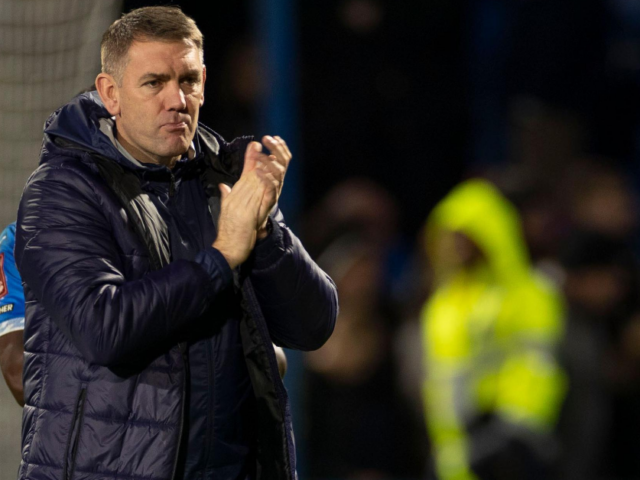 รายงานการยุติบทบาทเชิงปฏิบัติการของ Dave Challinor ณ สโมสร Stockport County