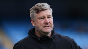 การยกเลิกสัญญาจ้าง Karl Robinson: การวิเคราะห์ความล้มเหลวเชิงโครงสร้างของ Salford City หลังความพ่ายแพ้ในรอบชิงชนะเลิศ Play-off