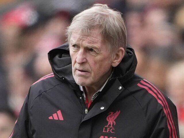 มหากาพย์บทใหม่ของราชาแห่ง Anfield: เมื่อ Sir Kenny Dalglish เผชิญหน้ากับอสุรกายที่มองไม่เห็น
