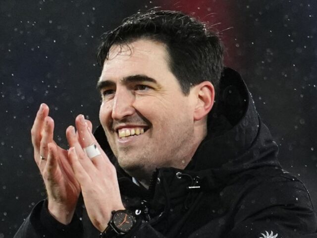 รายงานการตรวจรับบุคลากร: Andoni Iraola เตรียมลงนามในสัญญาจ้างงานกับ Liverpool ในวันพฤหัสบดีนี้