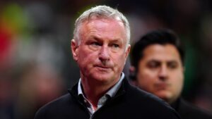 พันธสัญญาแห่งผืนหญ้า: Michael O’Neill กับการหล่อหลอมจิตวิญญาณใหม่ในสมรภูมิอุ่นเครื่อง